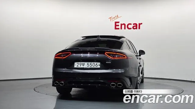 Kia Stinger 2019 thumb 4