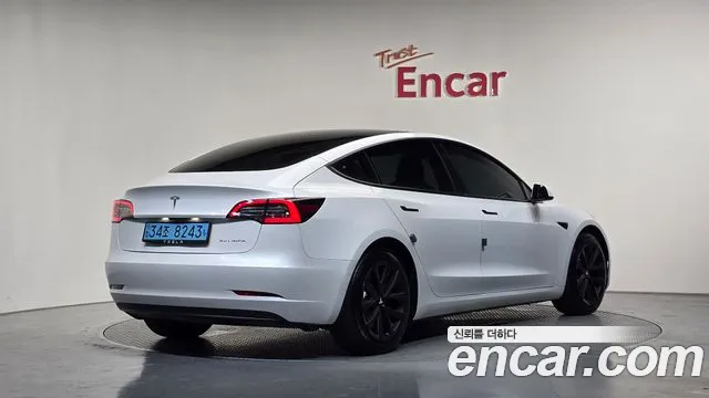 Tesla Model 3 2021 thumb 2