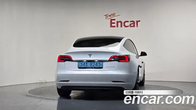 Tesla Model 3 2021 thumb 4