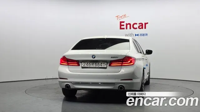 BMW 5-Series 2019 thumb 3