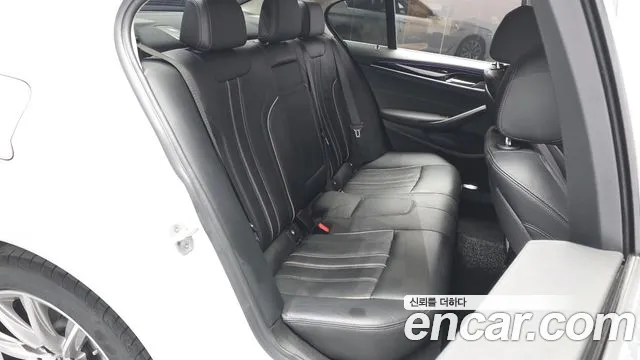 BMW 5-Series 2019 thumb 10