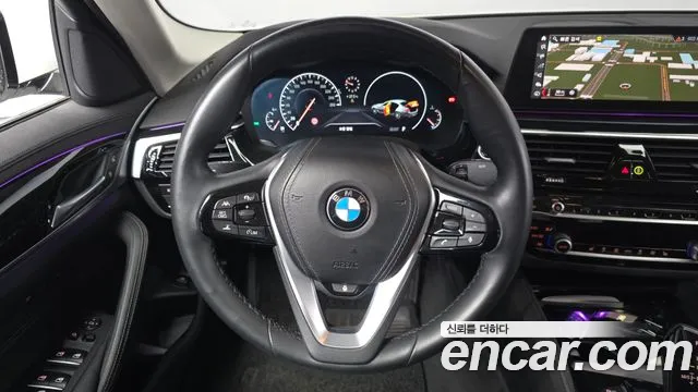 BMW 5-Series 2019 thumb 12