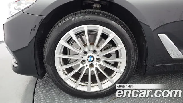 BMW 5-Series 2020 thumb 5