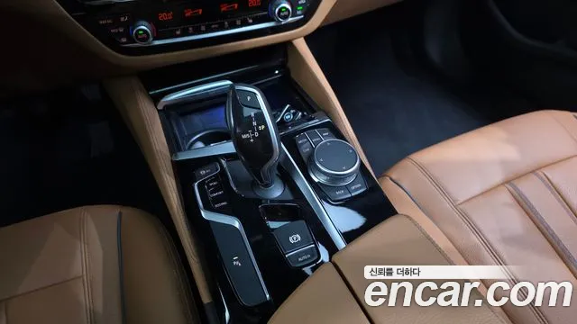 BMW 5-Series 2020 thumb 9