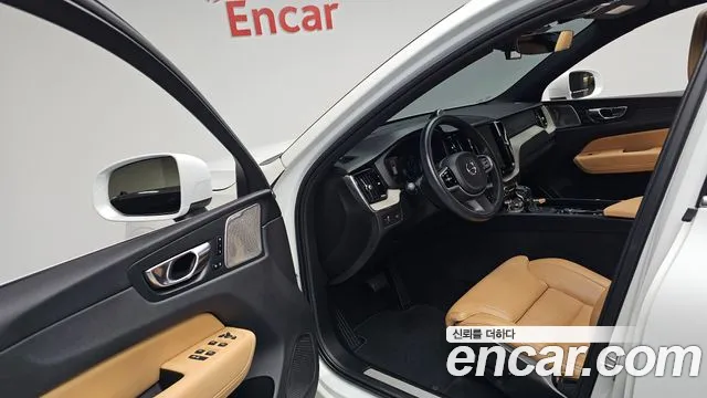 Volvo XC60 2020 thumb 9