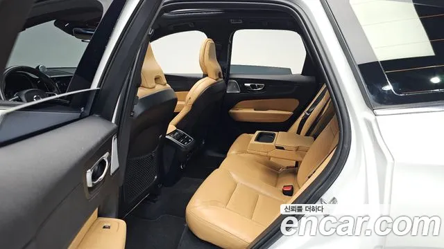 Volvo XC60 2020 thumb 10