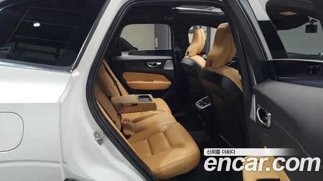 Volvo XC60 2020 thumb 11
