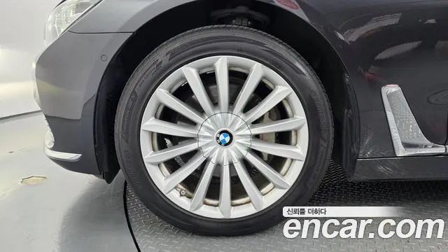 BMW 7-Series 2015 thumb 5