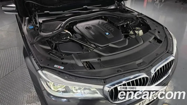 BMW 7-Series 2015 thumb 6