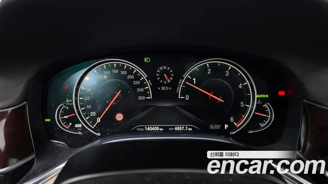 BMW 7-Series 2015 thumb 8