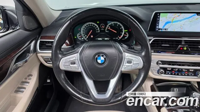 BMW 7-Series 2015 thumb 12