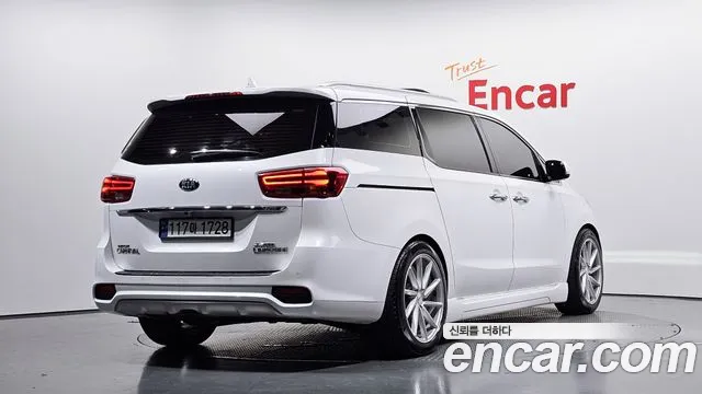 Kia Carnival 2018 thumb 2