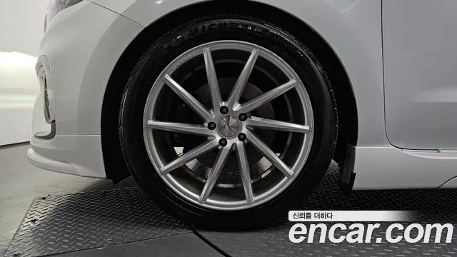 Kia Carnival 2018 thumb 5