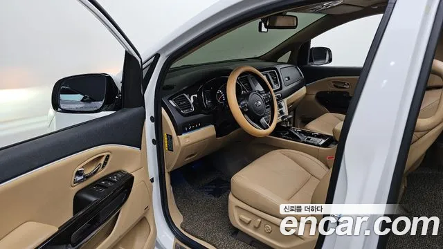Kia Carnival 2018 thumb 10