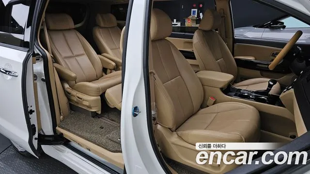 Kia Carnival 2018 thumb 11