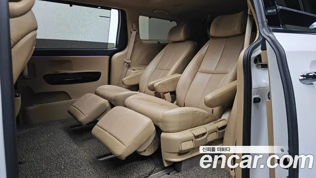Kia Carnival 2018 thumb 12
