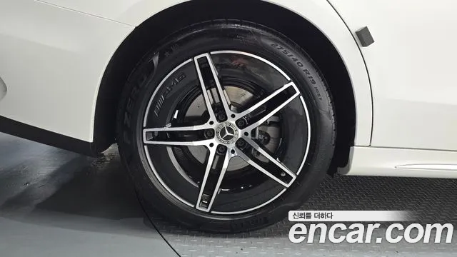 Mercedes-Benz E-Класс 2025 thumb 4