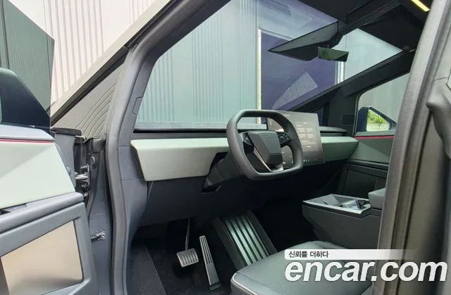 Tesla Cybertruck 2026 thumb 5