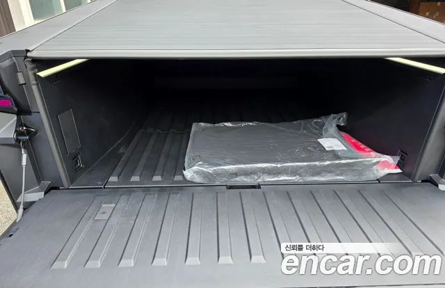 Tesla Cybertruck 2026 thumb 7