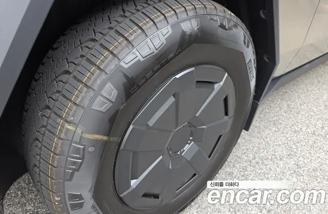 Tesla Cybertruck 2026 thumb 8
