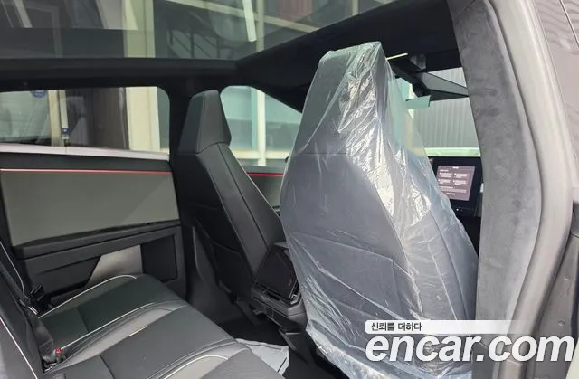 Tesla Cybertruck 2026 thumb 9