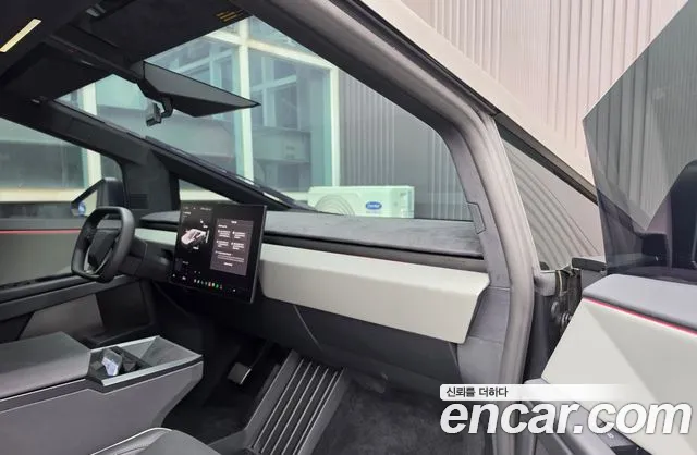 Tesla Cybertruck 2026 thumb 10