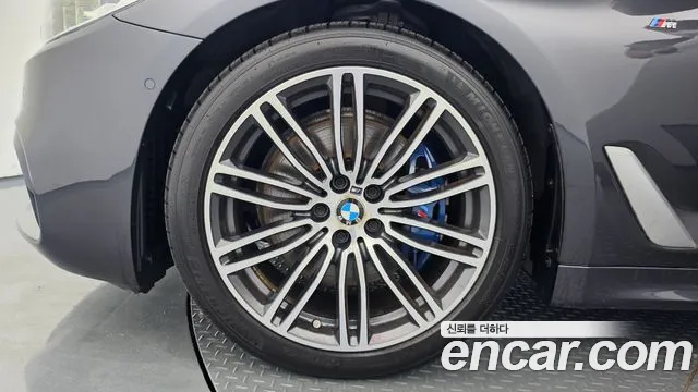 BMW 5-Series 2019 thumb 5