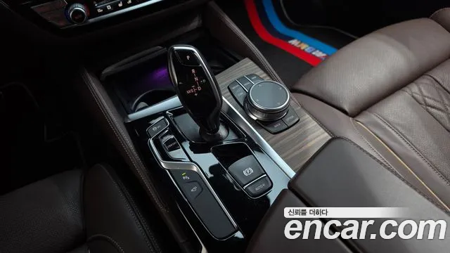 BMW 5-Series 2019 thumb 9