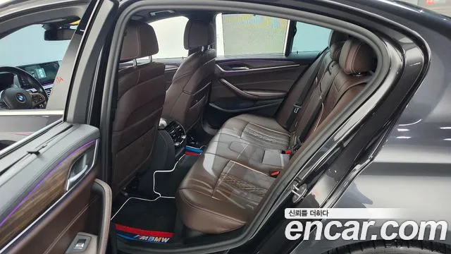 BMW 5-Series 2019 thumb 11