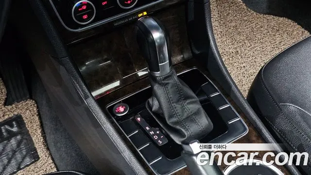 Volkswagen Passat (North America and China) 2015 thumb 9