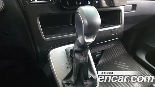 Hyundai Staria 2022 thumb 9