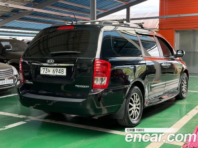 Kia Carnival 2013 thumb 2