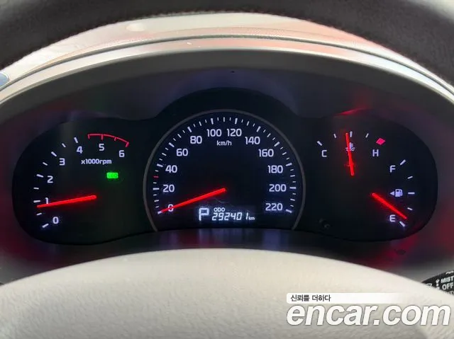 Kia Carnival 2013 thumb 8