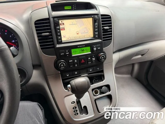 Kia Carnival 2013 thumb 10