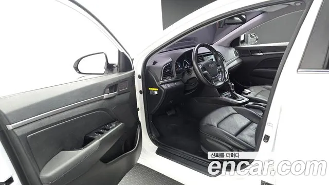 Hyundai Avante 2016 thumb 10