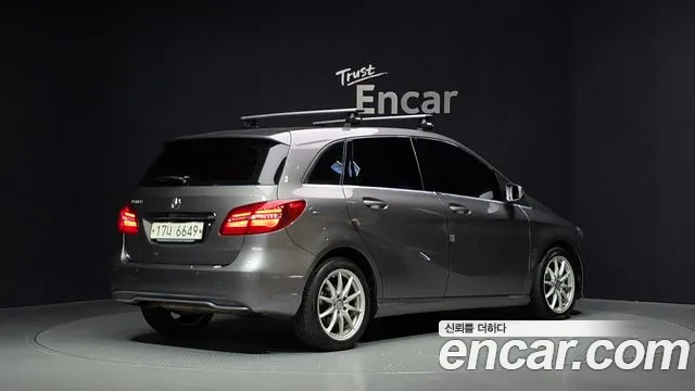Mercedes-Benz B-Class 2017 thumb 2