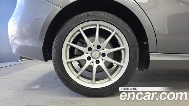 Mercedes-Benz B-Class 2017 thumb 5
