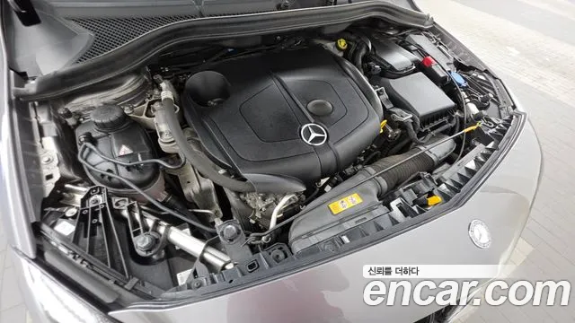 Mercedes-Benz B-Class 2017 thumb 6