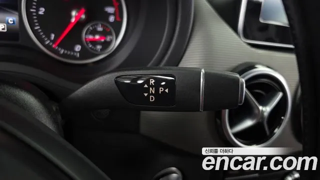 Mercedes-Benz B-Class 2017 thumb 9