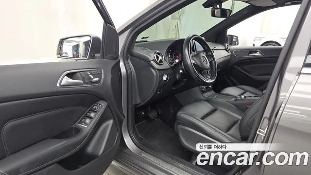 Mercedes-Benz B-Class 2017 thumb 10