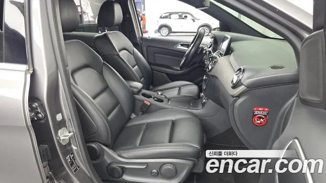 Mercedes-Benz B-Class 2017 thumb 11