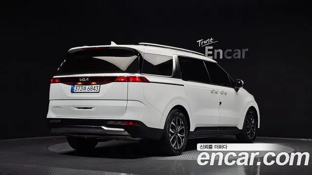 Kia Carnival 2023 thumb 2