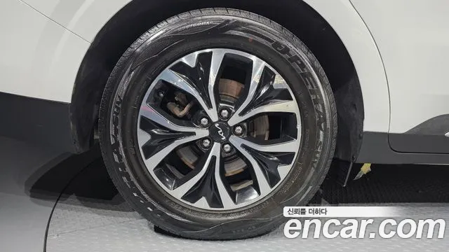Kia Carnival 2023 thumb 5