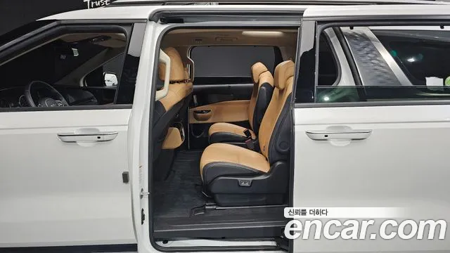 Kia Carnival 2023 thumb 11