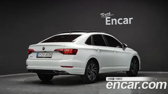 Volkswagen Jetta 2020 thumb 2