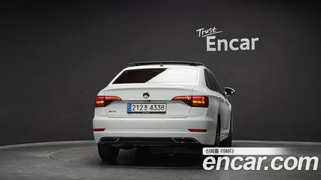 Volkswagen Jetta 2020 thumb 4