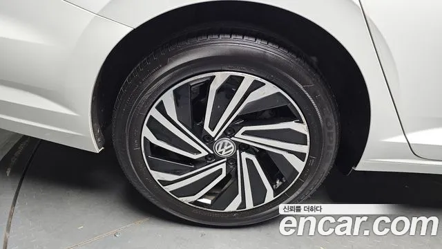 Volkswagen Jetta 2020 thumb 5