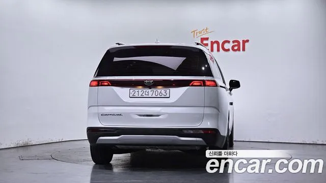 Kia Carnival 2021 thumb 4