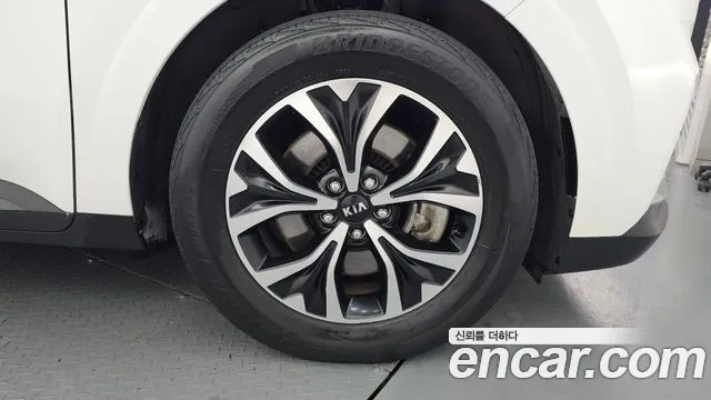 Kia Carnival 2021 thumb 5
