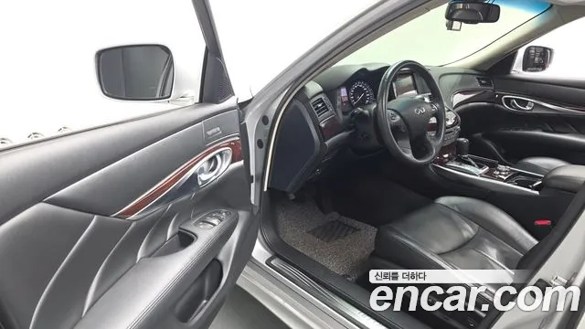 Infiniti M 2010 thumb 10